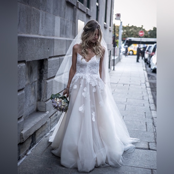 Monique Lhuillier Severine Wedding Dress - Picture 1 of 6